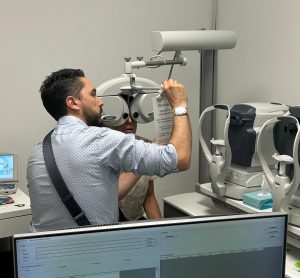 Chirurgie de la presbytie : le Professeur Louis Hoffart participe à une formation avancée PRESBYOND®