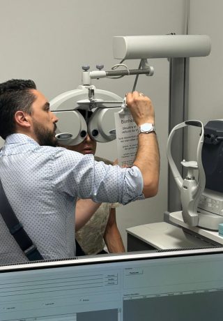 Chirurgie de la presbytie : le Professeur Louis Hoffart participe à une formation avancée PRESBYOND®