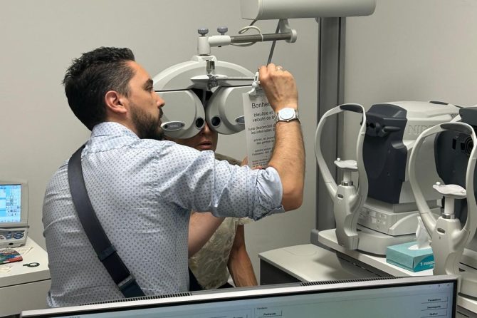 Chirurgie de la presbytie : le Professeur Louis Hoffart participe à une formation avancée PRESBYOND®